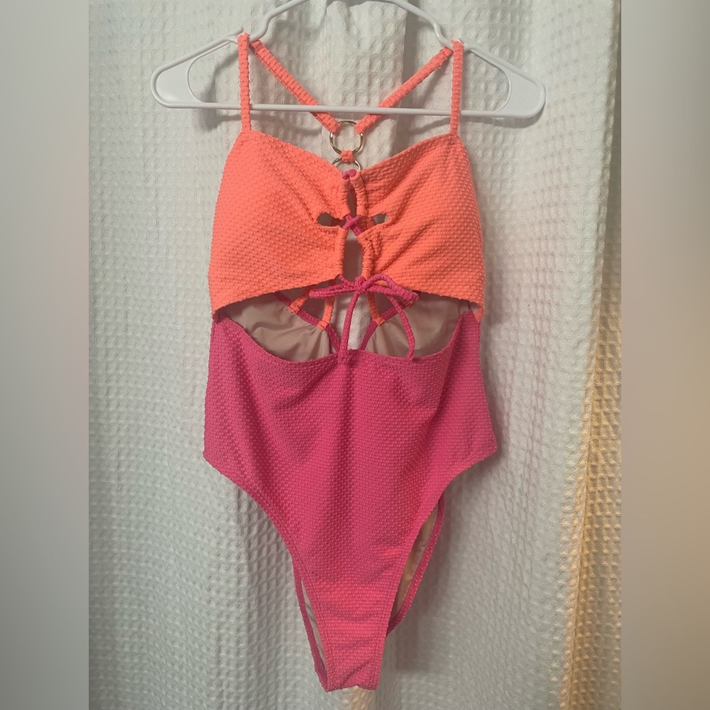CUPSHE size large One-Piece Swimsuit